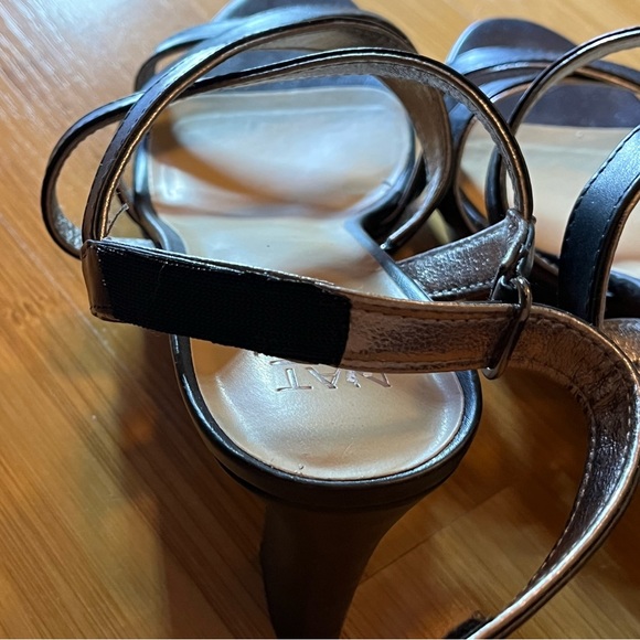 Naturalizer strappy heels - Picture 4 of 4